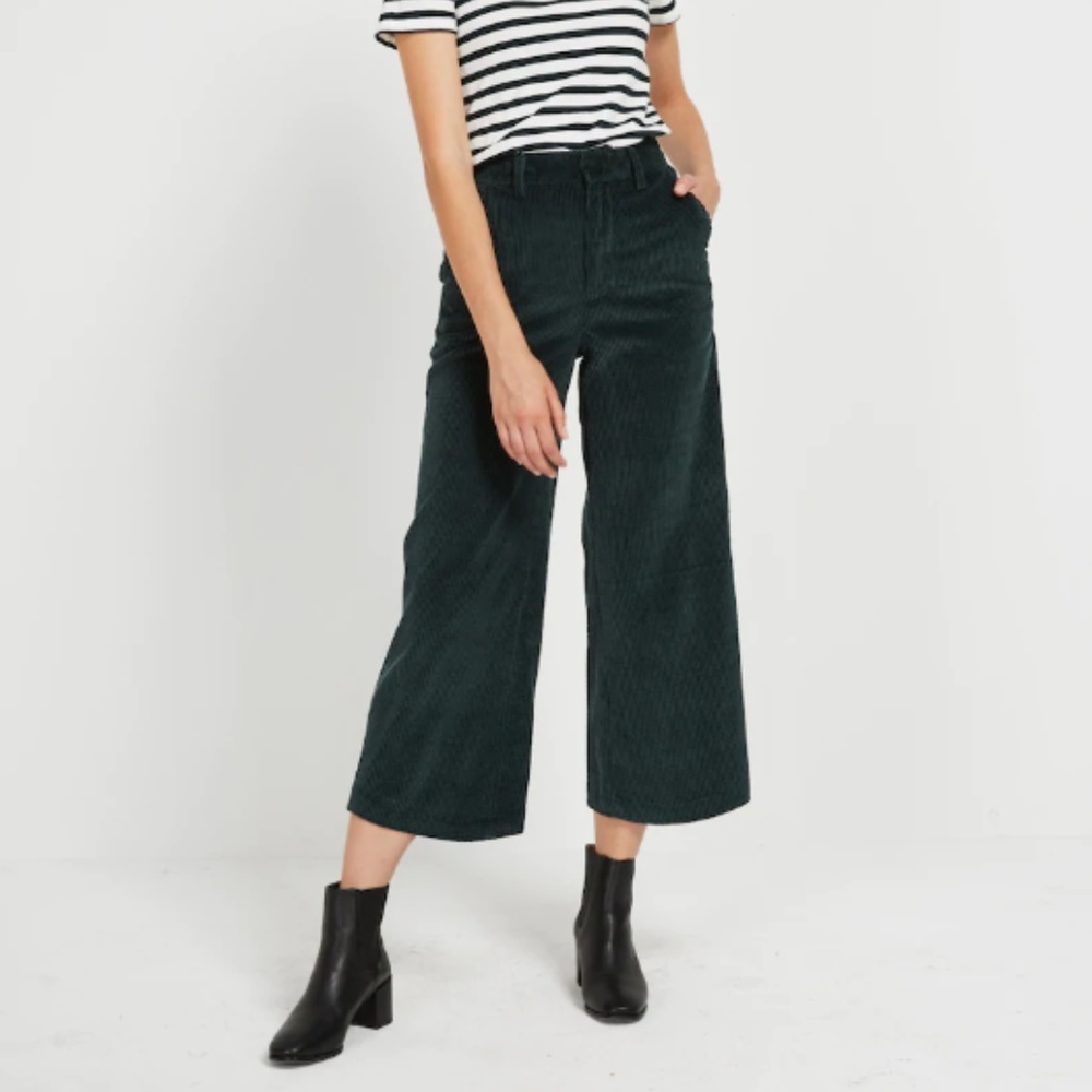 Corduroy Cropped Wide Leg Pant in Dark Green